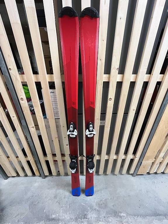 Skis: Skis + poles – Gebraucht aus Carouge GE von kat_g2dp