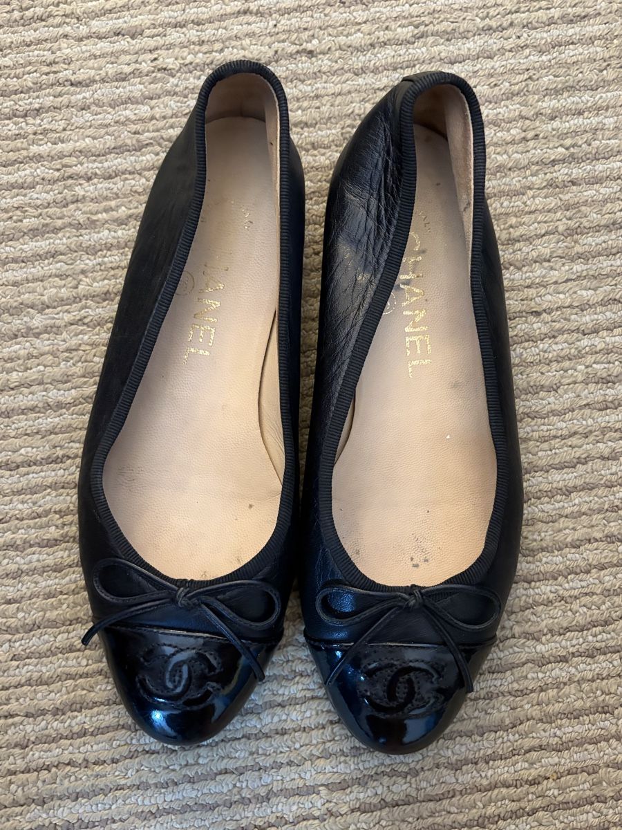 Chanel Scarpe da donna: Chanel Black Ballerina Flats – Usato da St.Josefen venduto da lop_lh8d 1