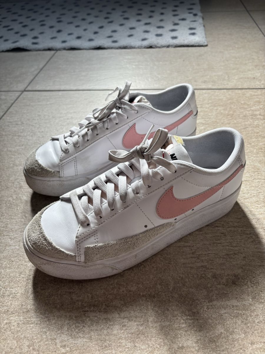 Nike Scarpe da donna: Sneakers Platform Nike numero EU 38,5  – Usato da Carabbia venduto da ila_2jjj