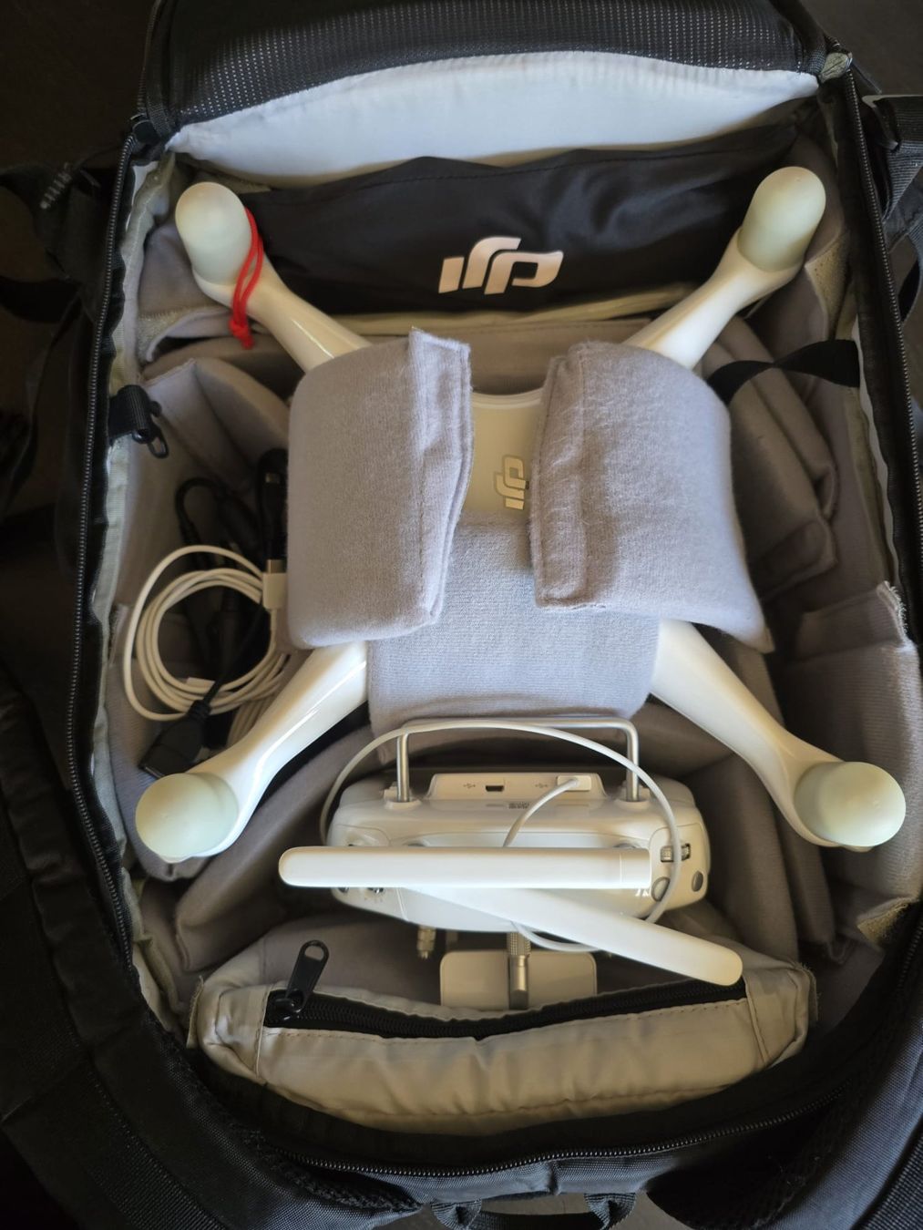 DJI Modellismo RC: DJI Phantom 4 Komplett-Set mit Rucksack & Koffer – Usato da Koppigen venduto da seagrey 1