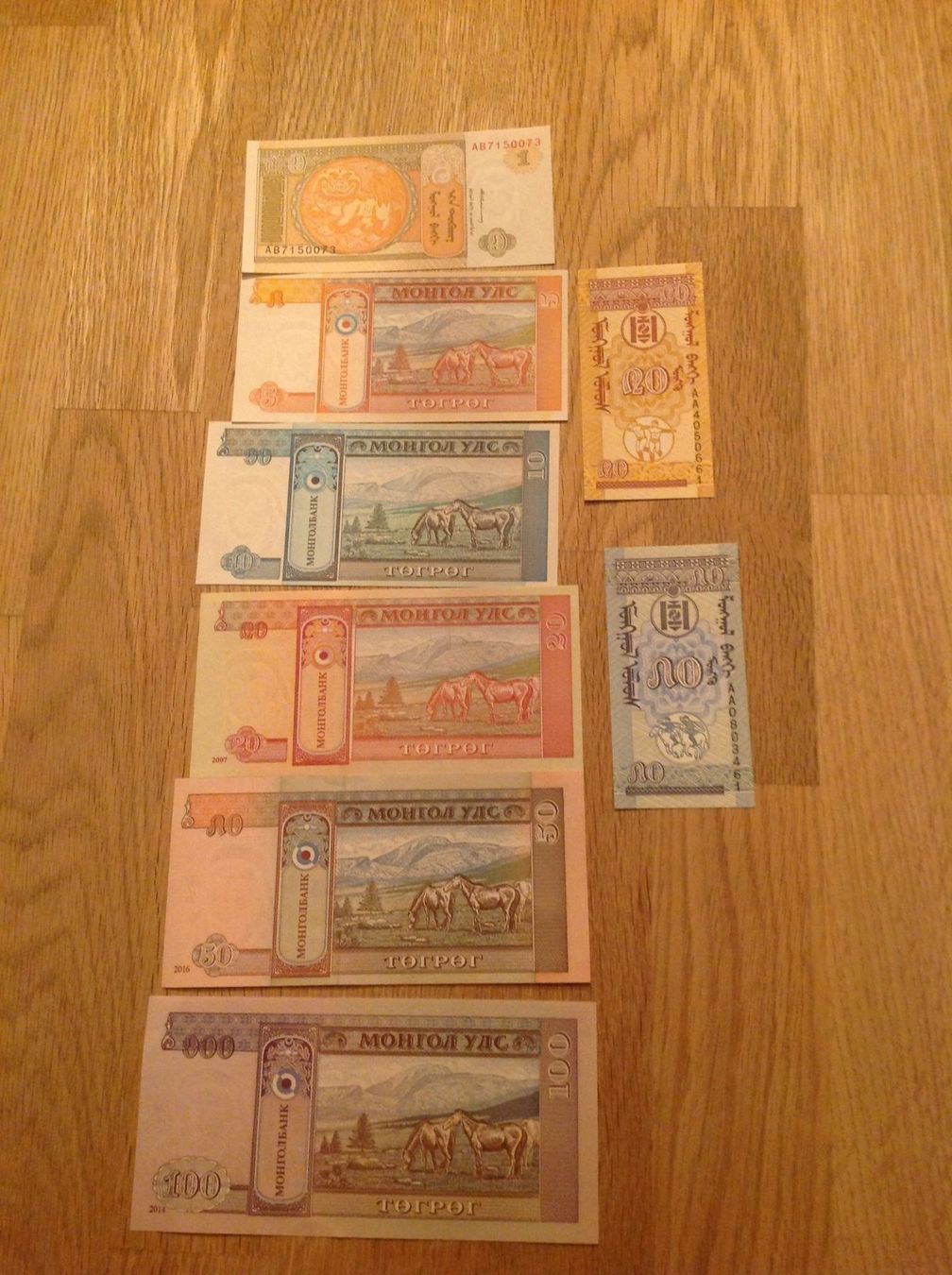 Banconote: Huit billets de Mongolie FAST UNC – Nuovo (secondo la descrizione) da Villars-sur-Glâne venduto da Graca03 3
