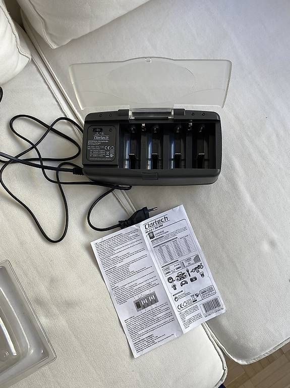 Caricabatterie: Chargeur de batteries  – Usato da Genève venduto da Olivi660 2