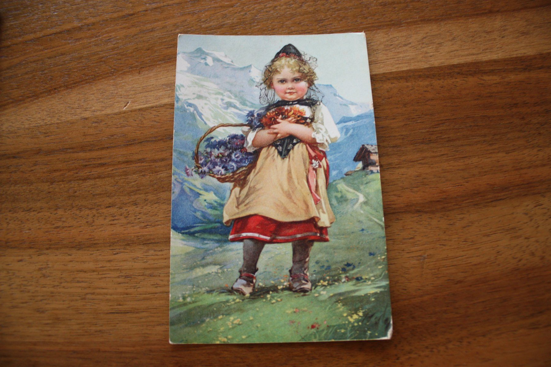 Ansichtskarten: 4 alte Postkarten mit Trachtenmädchen – Gebraucht aus Spiez von Trollius09 3