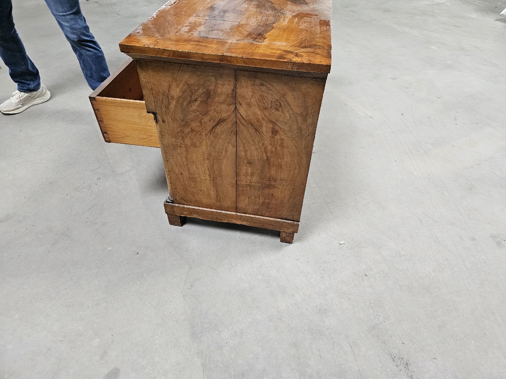 Cassettiere: Antike Kommode Nussbaum Biedermeier  – Usato da Affeltrangen venduto da Brocasion 1