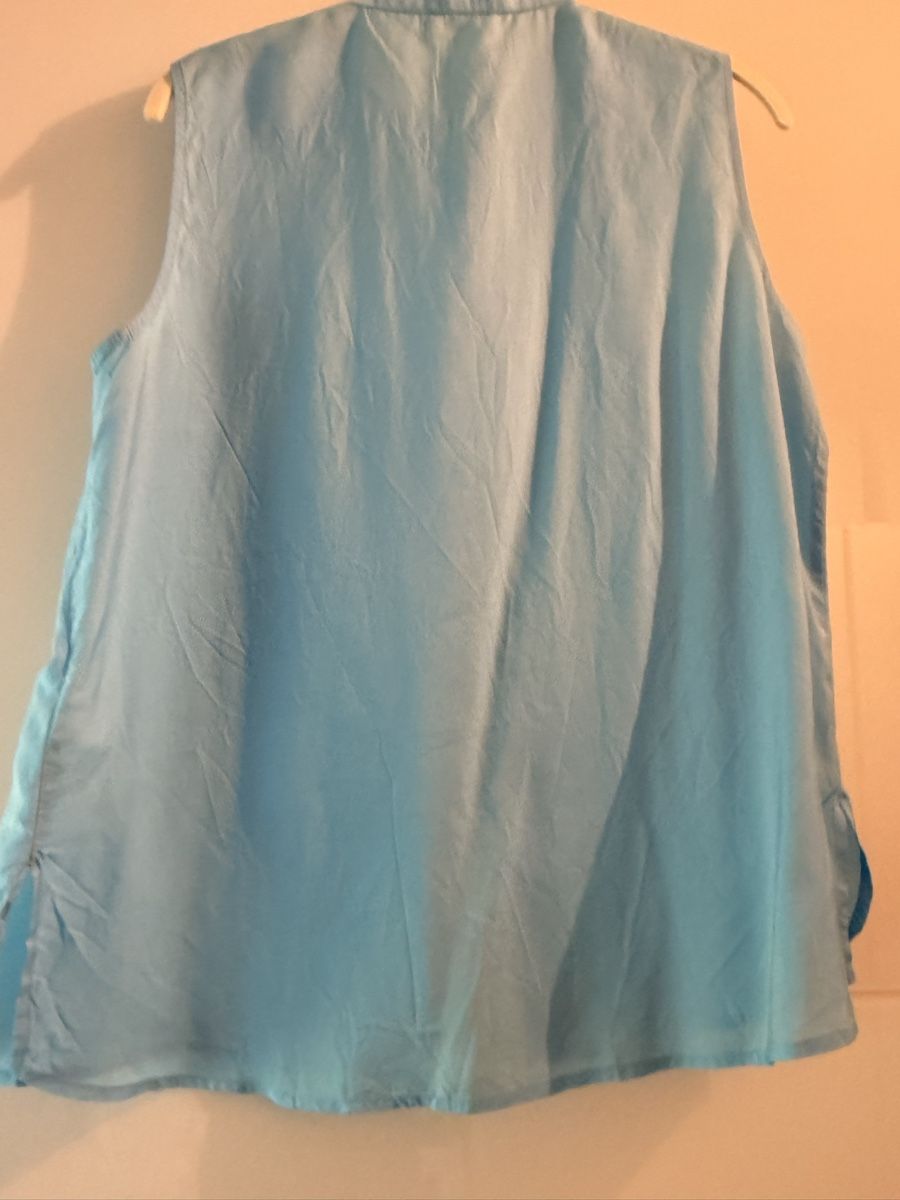Riani Camicette: RIANI Bluse ärmellos hellblau Grösse DE 38 gut erhalten – Usato da Basel venduto da Upside12 2