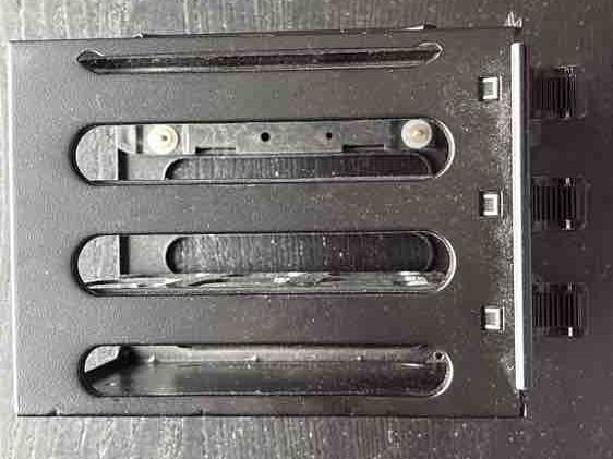 Racks & Cavalletti: Server-Rack Festplattenkäfig 3-fach – Usato da Pfäffikon SZ venduto da Smile6870 3