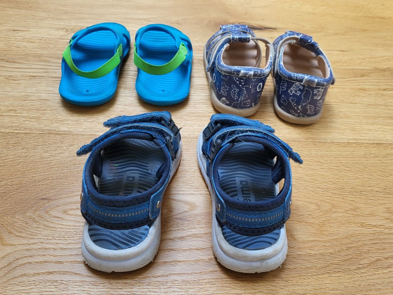 Schuhe für Jungen: Sandalen 3 Paar Grösse 25 – Gebraucht aus Wolfhausen von gab_k6z8 2