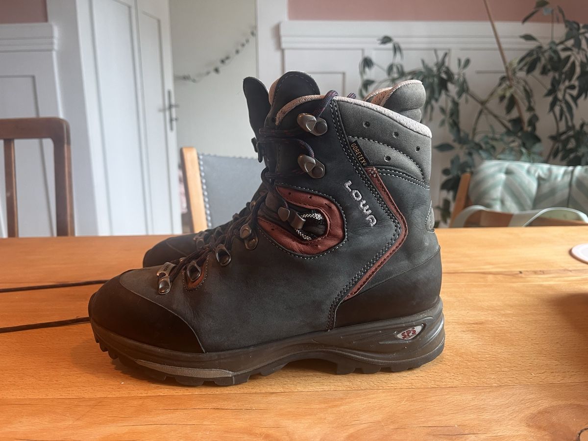 Lowa Damenschuhe: Lowa Wanderschuhe 39.5 – Gebraucht aus Zürich von Miaaurelia
