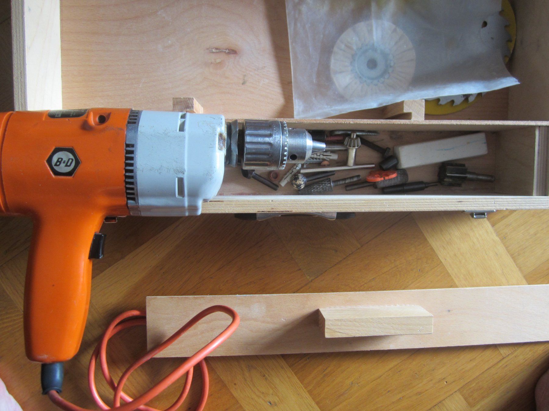 Bosch Trapani: Black & Decker Bohrmaschine im Holzkoffer – Usato da Volketswil venduto da nemo2000 3