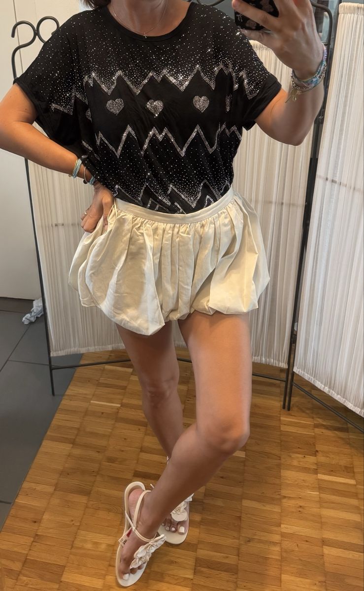 T-shirt: Tshirt mit Glitzersteinchen  – Usato da Obfelden venduto da cesarina10 7