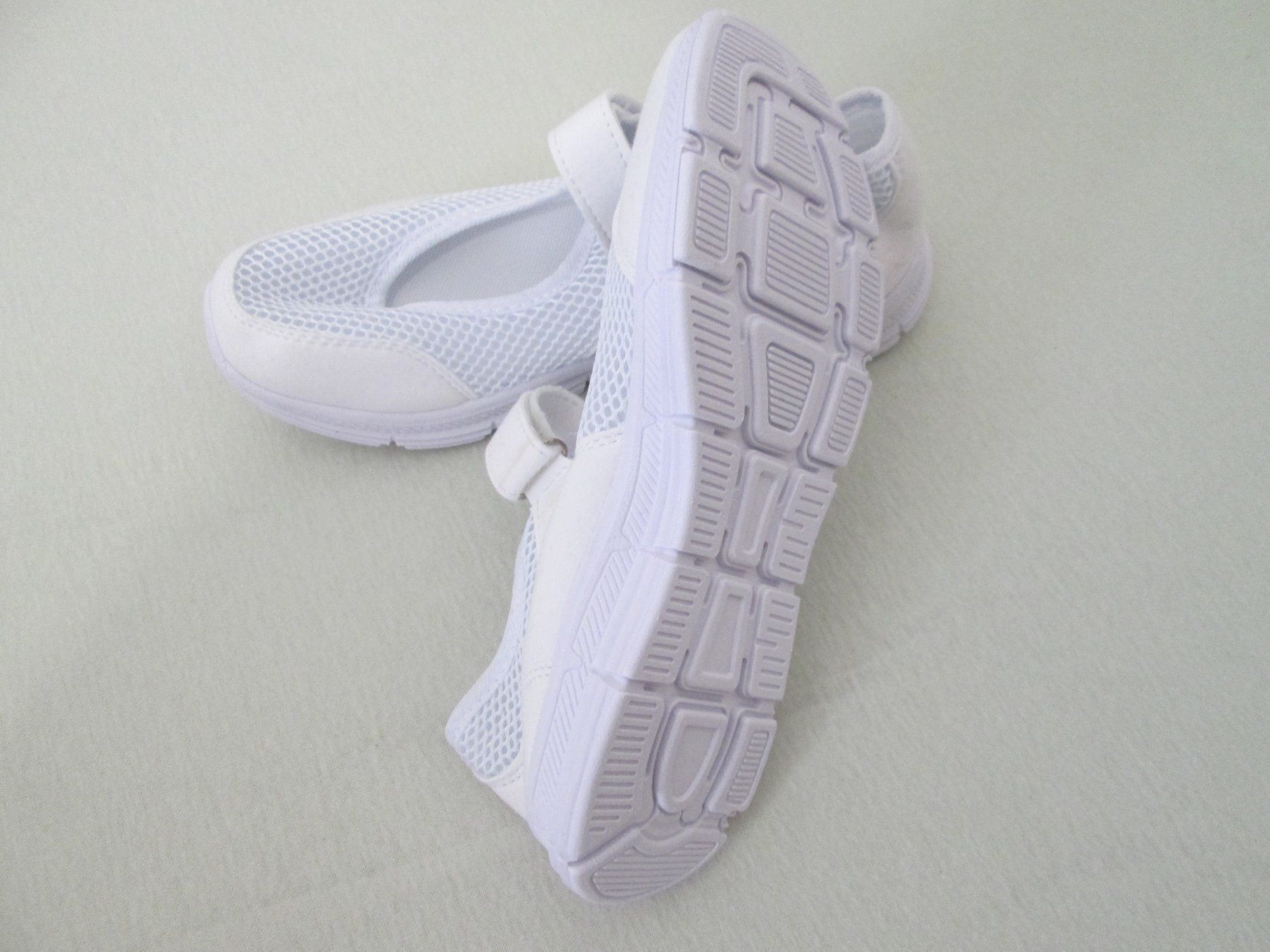 Scarpe da donna: Weisser Sommerschuh – Nuovo (secondo la descrizione) da Neuchâtel venduto da Dualseele 1