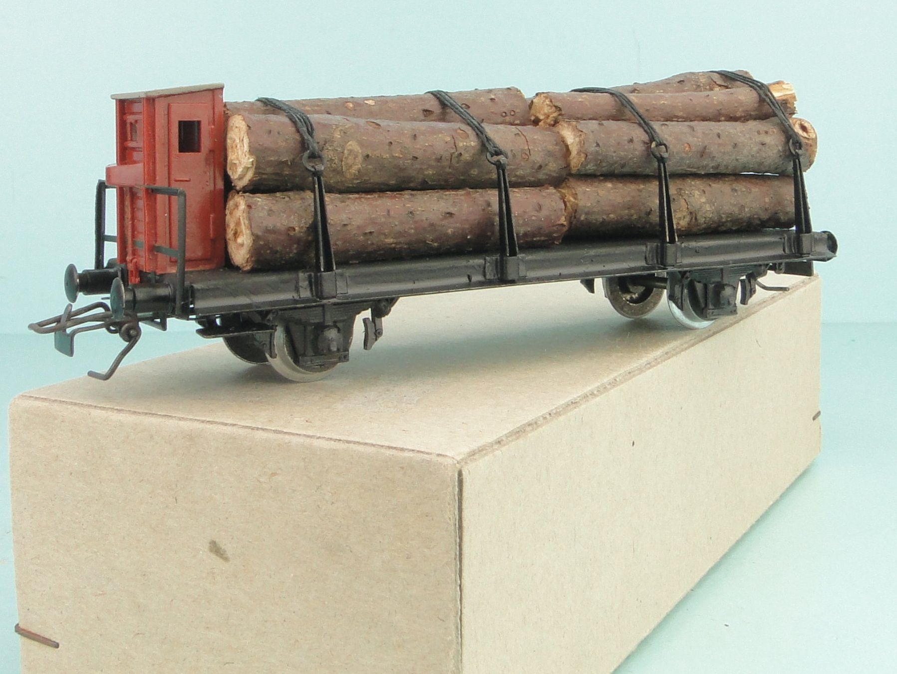 Märklin Modellini di ferrovie: Märklin/Eigenbau Flachwagen mit Holz beladen – Usato da Bülach venduto da cann11
