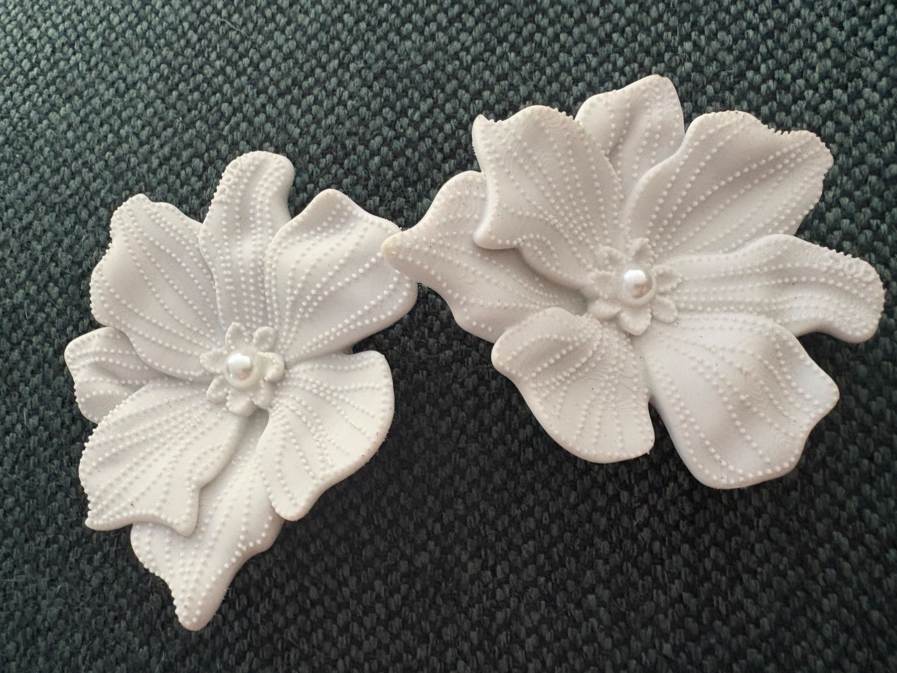 Tutte le decorazioni: Original Jibbitz Crocs flowers x 2 white – Nuovo e nell'imballaggio originale da Frauenfeld venduto da Vanityroom