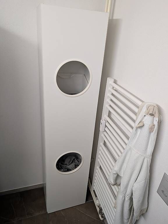 Commodes: Wäschekorb Möbel – D'occasion à Herisau par Mister.Vagabond 1