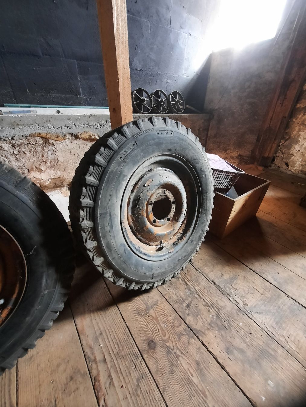 Jeep Pneumatici & Ruote complete: Roue pour Willys Jeep – Usato da La Ferrière venduto da sim_q8gs 1