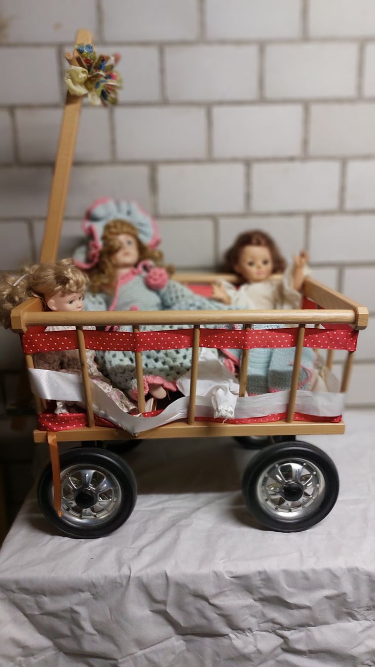 Carrozzine per bambole: Leiterwagen mit Puppen – Usato da Ehrendingen venduto da Bert31