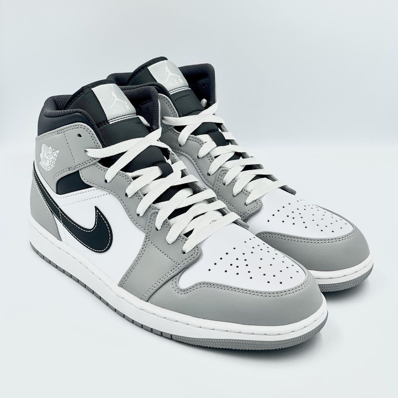 Jordan Scarpe da uomo: Jordan 1 Mid Light Smoke Grey EU 40.5 – Nuovo e nell'imballaggio originale da Erlinsbach venduto da sasneakers