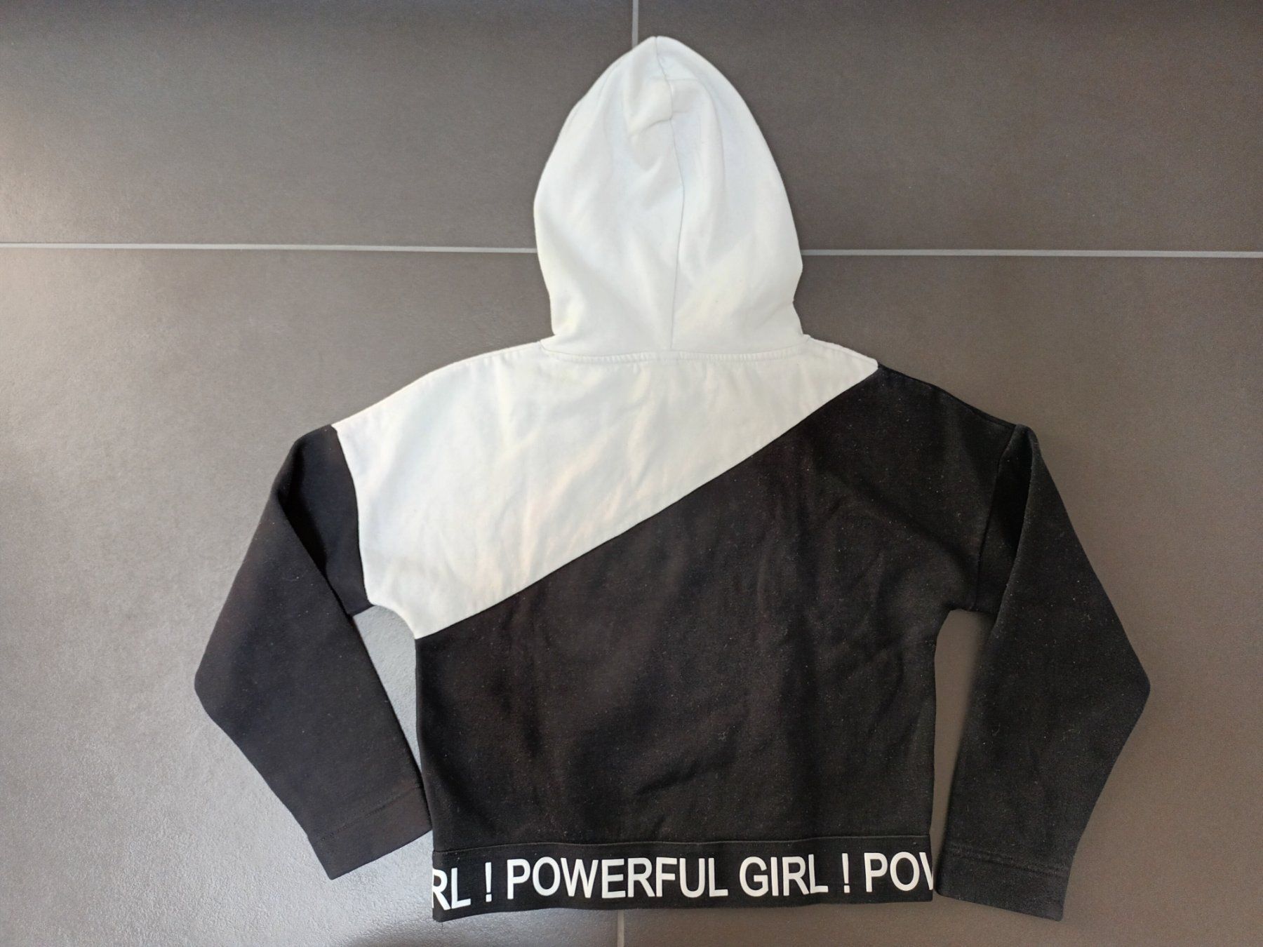 Maglioni & Felpe: Pullover mit Kapuze Gr. ca. 134 – Usato da Ried-Muotathal venduto da lufo 2
