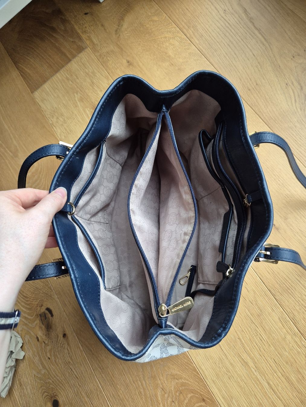 Michael Kors Sacs femmes: Michael Kors Tasche  – D'occasion à Altdorf UR par Louisismyfavorite 2