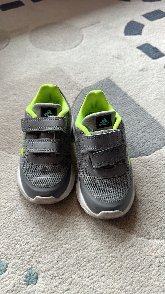 Adidas Scarpe da uomo: Adidas sneakers Size 23,5 – Usato da Zermatt venduto da katytesunshine
