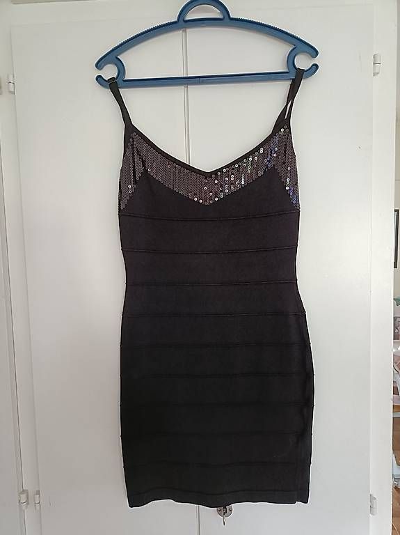 Vestiti: Diverses robes, info sur photo – Usato da Cugy FR venduto da angelica214 3