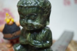 Buddha   aus Nephrit Jade   10 cm x 5.5cm  no3