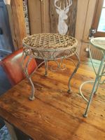 Zwei Beistelltische Metall Vintage Blumenhocker