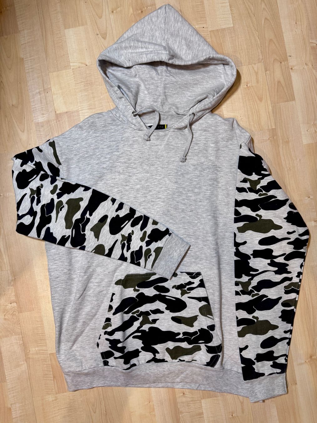 Maglioni & Felpe: Herren Hoodie - Grau / Camouflage – Nuovo (secondo la descrizione) da Seuzach venduto da Inspektor99 1