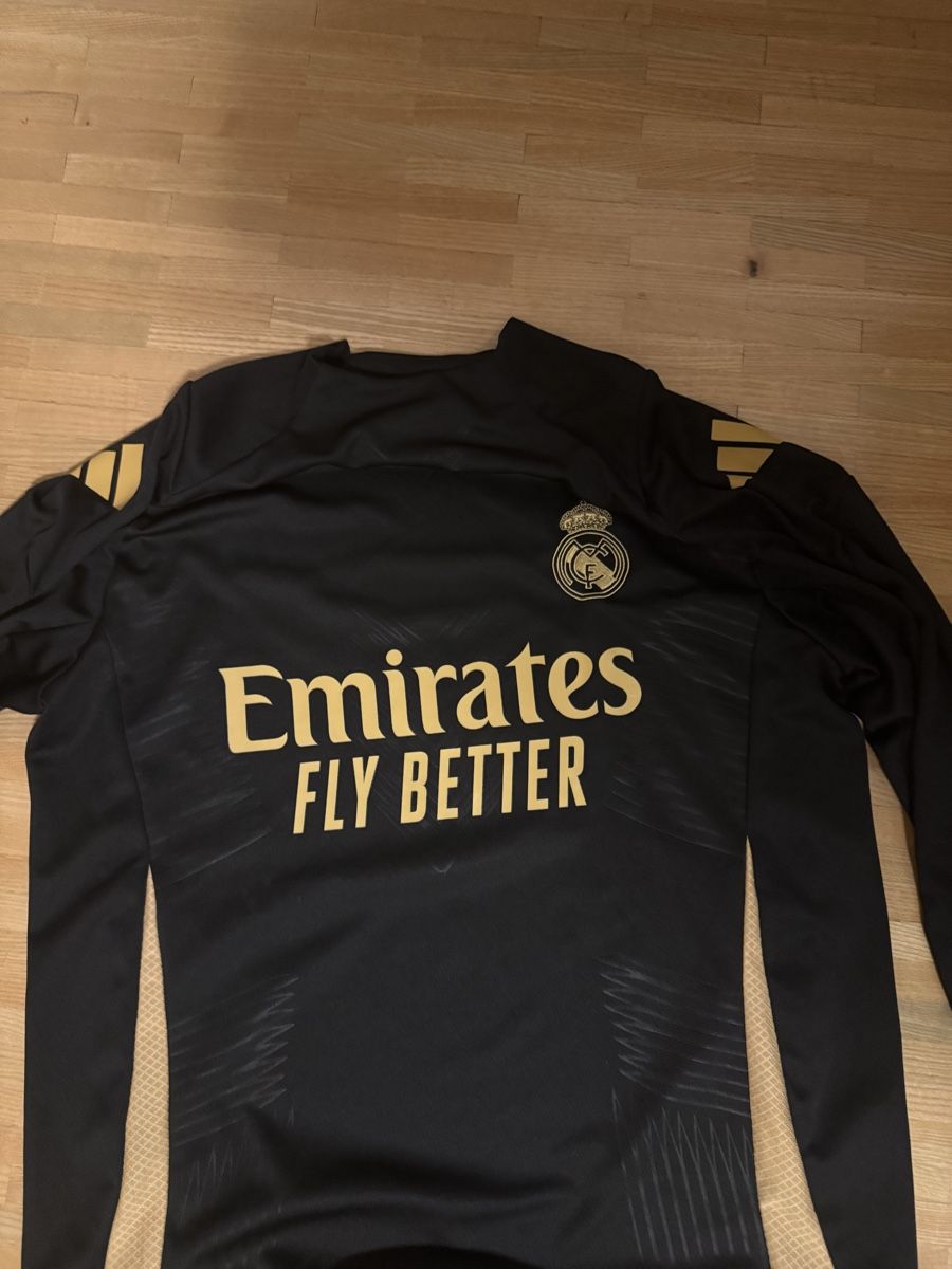 Lotti di vestiti: Real Madrid Trainingsanzug Grösse L – Usato da St. Gallen venduto da LeonMatteon1879 2