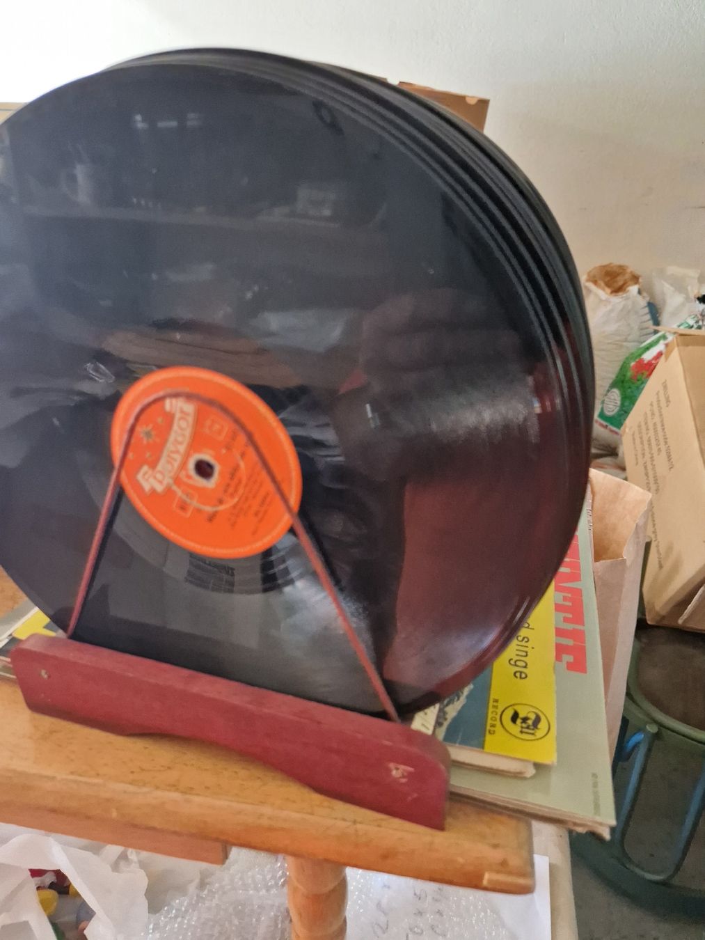 Supporti per strumenti musicali & leggii: Schallplatten Sammlung mit Ständer guter Zustand  – Usato da Mörigen venduto da Clio111 5