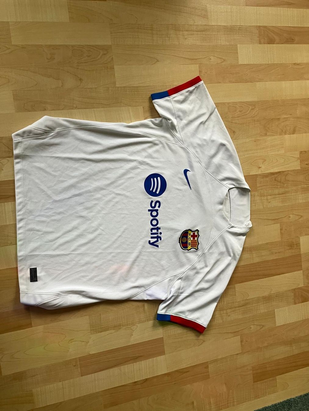 Trainer, Turnhosen & -trikots: Fussball Trikot weiss Grösse L – Gebraucht aus Bözen von schurke77