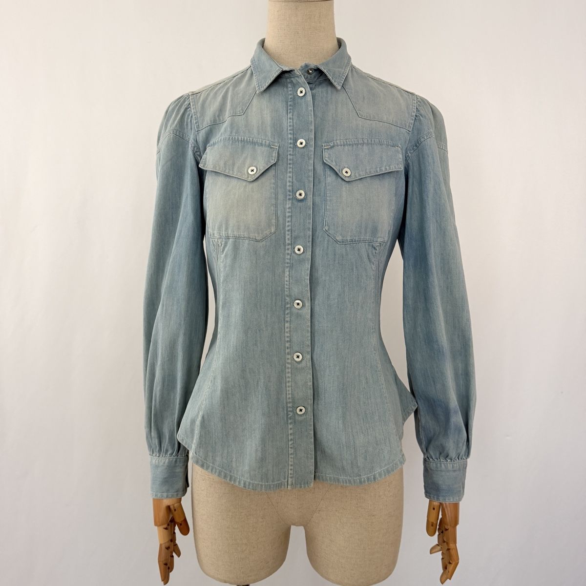 Chemisiers: HIGH USE Everyday Couture Denim Shirt – Neuf (Voir description) à Freienbach par Avviivva_Shop