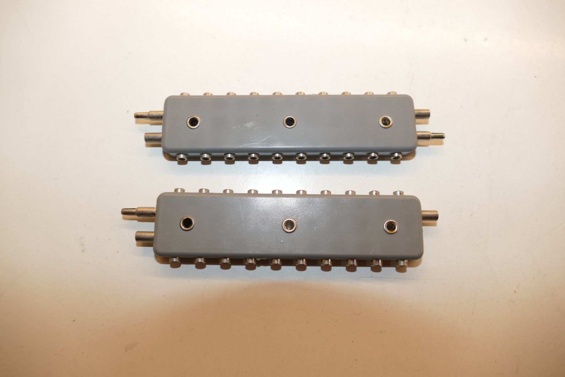 Brawa Modellini di ferrovie: Brawa:  2xVerteilerplatte 10-fach – Nuovo (secondo la descrizione) da Niederhasli venduto da rail-duerst 1
