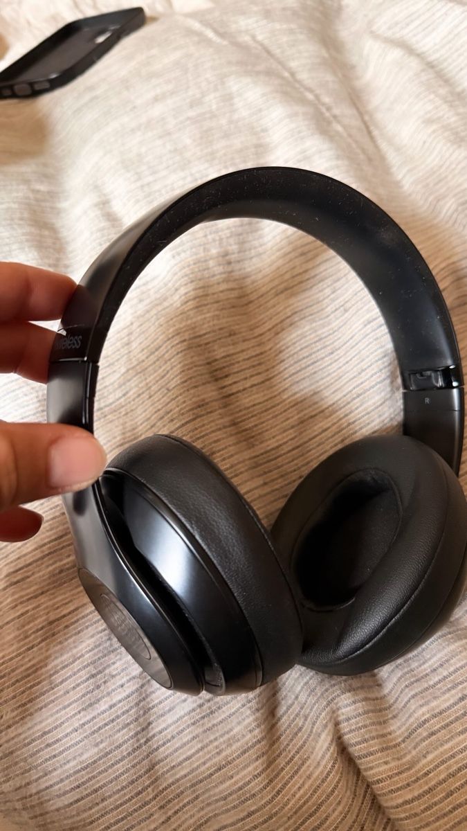Beats Casques audio: Beats Solo3 Wireless Bluetooth Kopfhörer – Schwarz – D'occasion à Lostorf par Giulialadelfa 1