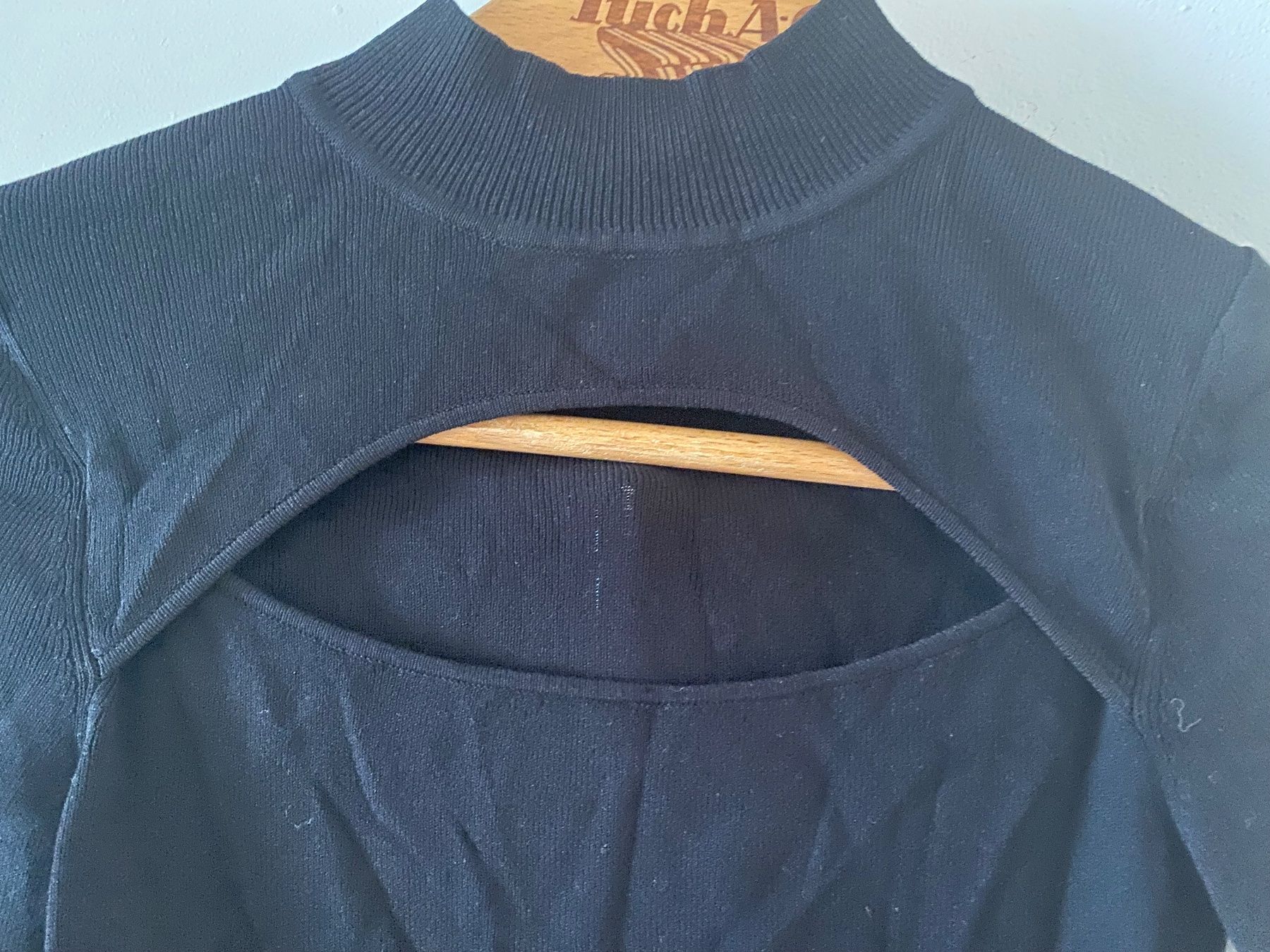 Hallhuber Tops: Schwarzer Hallhuber Pullover mit Cut-Out, Grösse XS – Neu und originalverpackt aus Luzern von Sommer_26 1