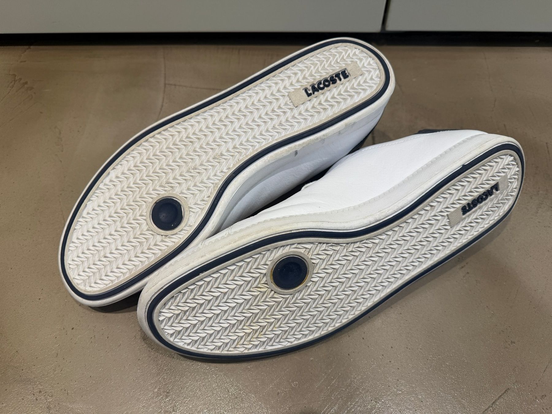 Scarpe da uomo: Lacoste Sneaker weiss dunkelblau – Usato da Lenzburg venduto da sandkiste 3