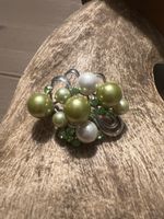 Elegante gründliche Brosche mit Perlen
