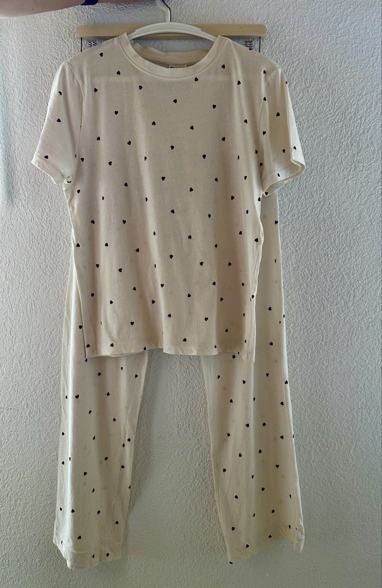 H&M Negligees & Pigiami: H&M Schlafanzug Creme mit roten Herzen Gr.S - Gratisversand – Usato da Frutigen venduto da glnays 1