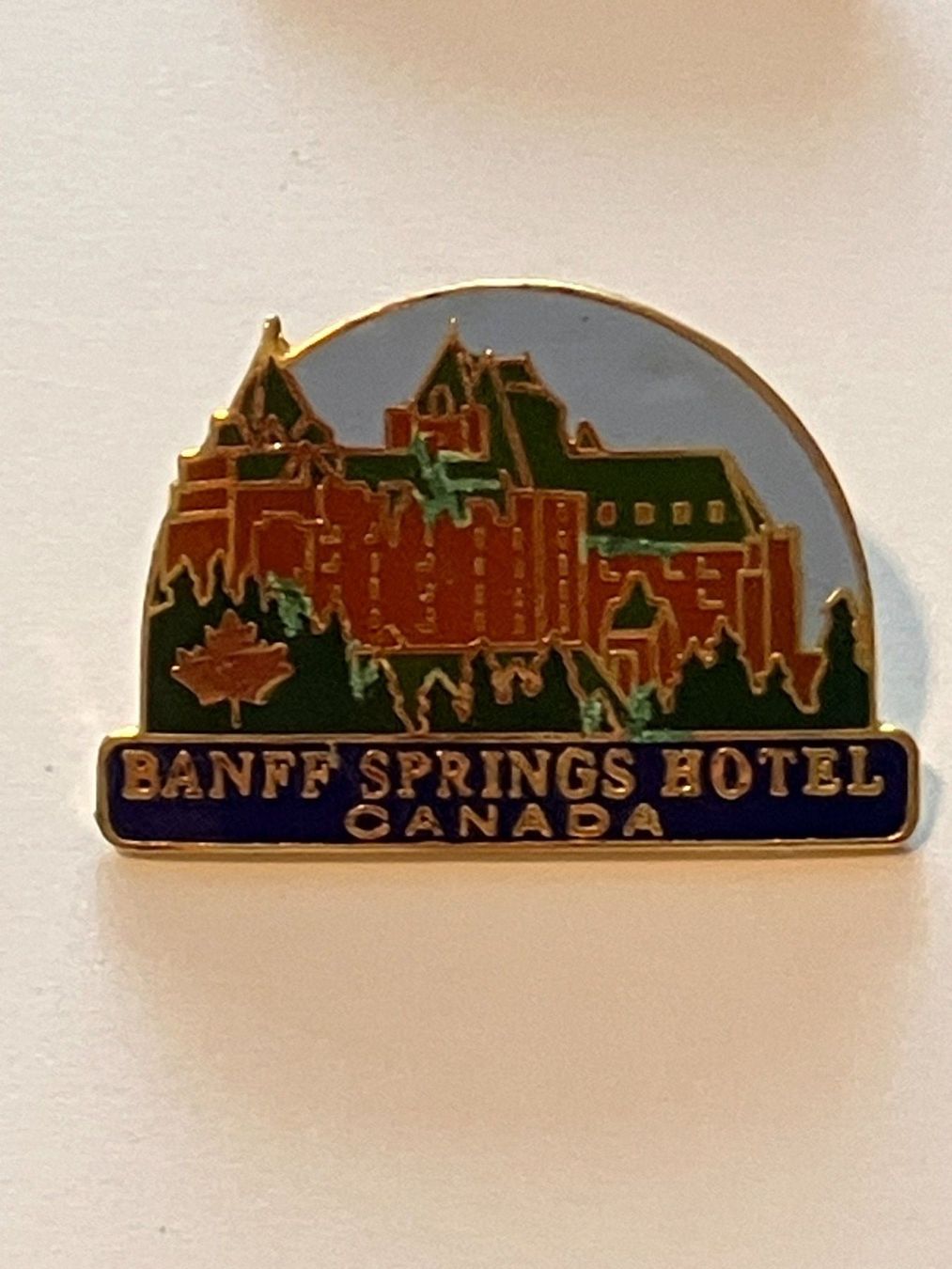 Plaquettes & Badges: 1 Pin Banff Springs Hotel – D'occasion à Basel par djwwpp