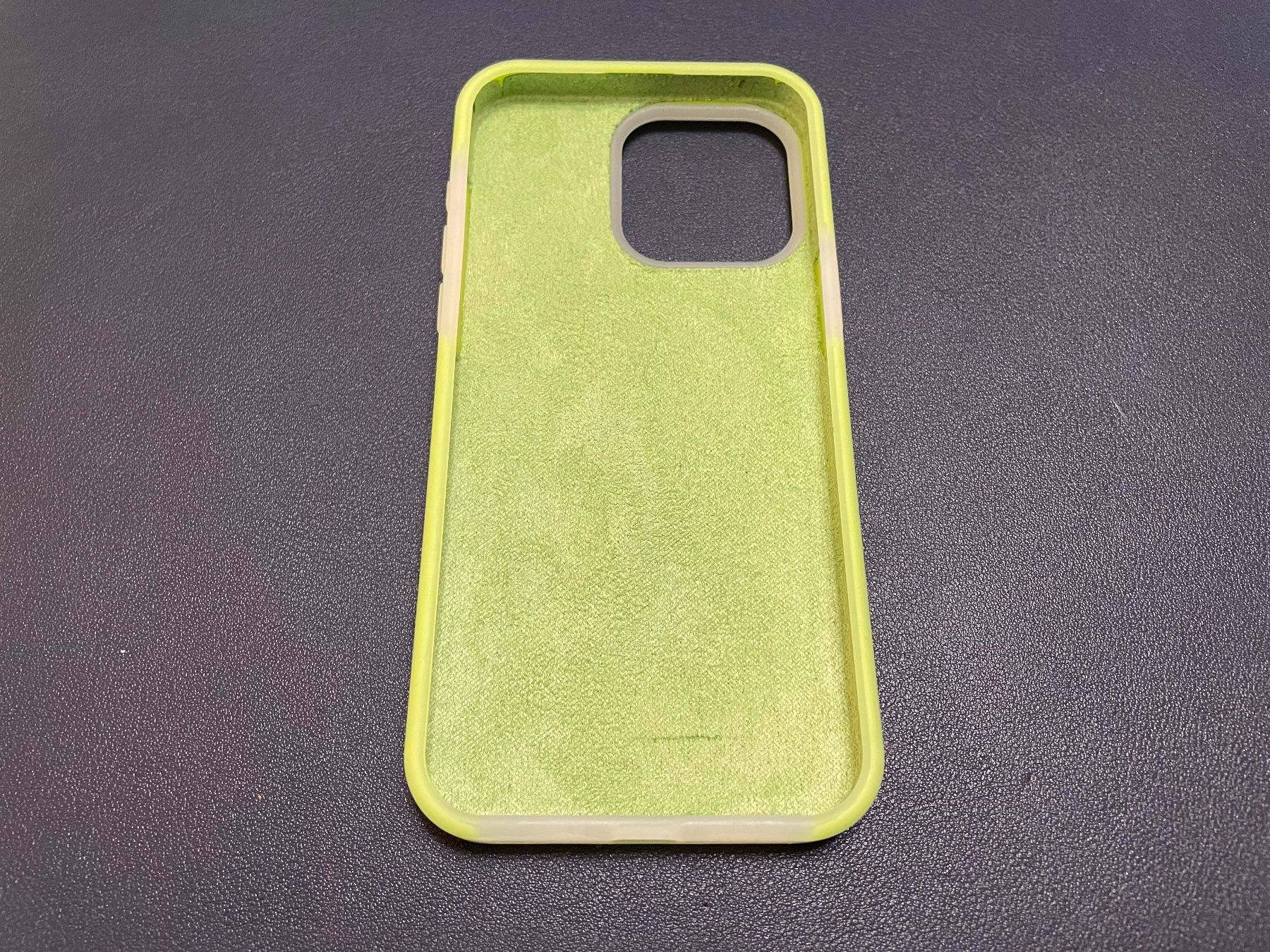Apple Cover & Protezioni schermo: Coque MagSafe pour iPhone 15 Pro Max – Nuovo (secondo la descrizione) da Lausanne venduto da oenix 4