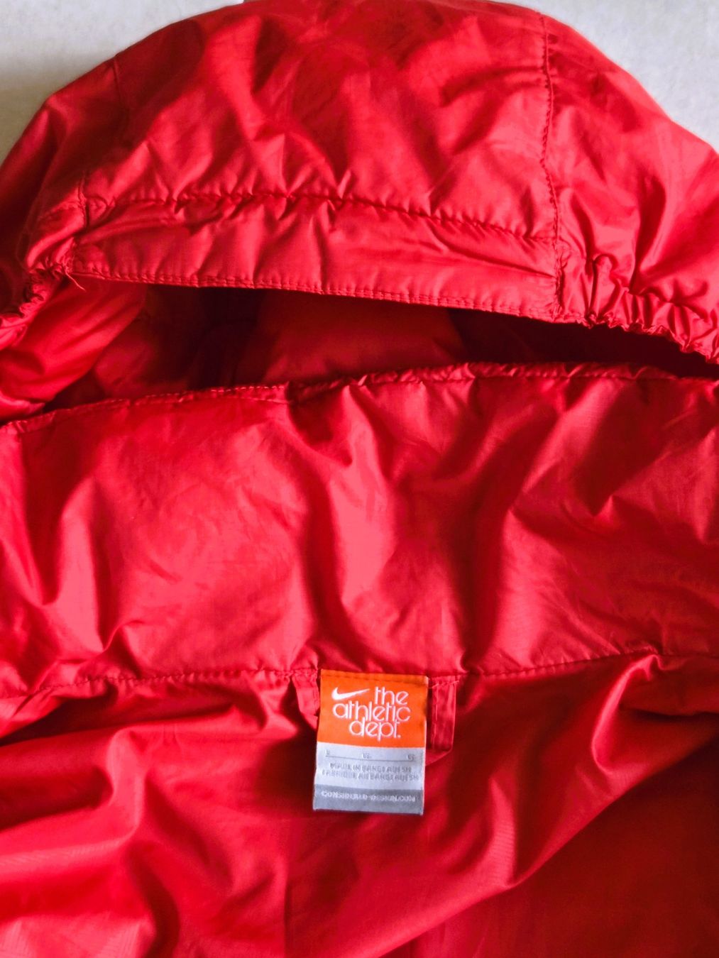 Nike Giacche: NIKE JACKE – Usato da Brüttisellen venduto da Nighttrain 2