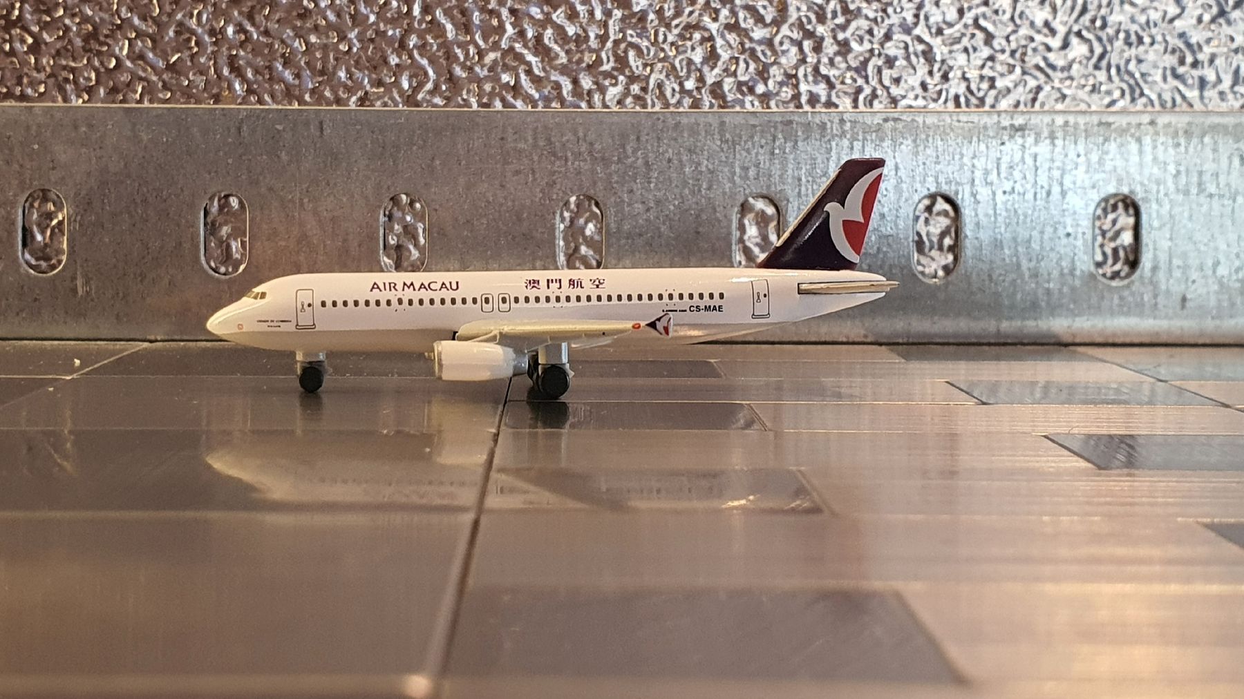 Kit di modellismo & Modellini statici: AIR MACAU A320-232 CS-MAE CIDADE DE COIMBRA  – Usato da Männedorf venduto da Modellbau-wyss