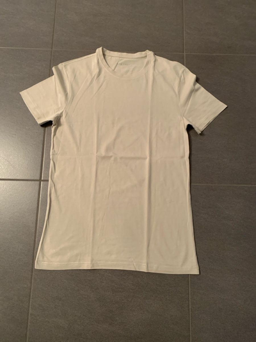 T-shirt: T-shirt Pier One – Usato da Collombey venduto da amina36