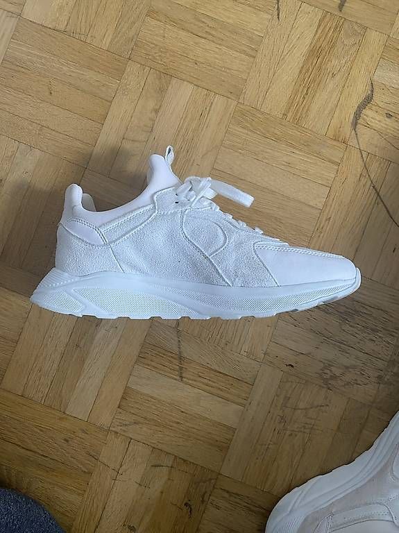 Scarpe da donna: Weiße Sneaker | EKN – Usato da Laufen venduto da Looc_ 2