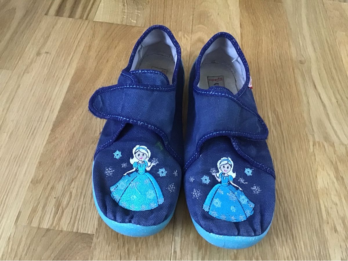 Superfit Scarpe per ragazze: Hausschuhe Superfit Grösse 35 Kinder gebraucht – Usato da Seuzach venduto da Tureda