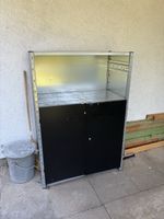 Metallschrank schwarz/silber 2 Türen 4 Einlagen guter Zustan