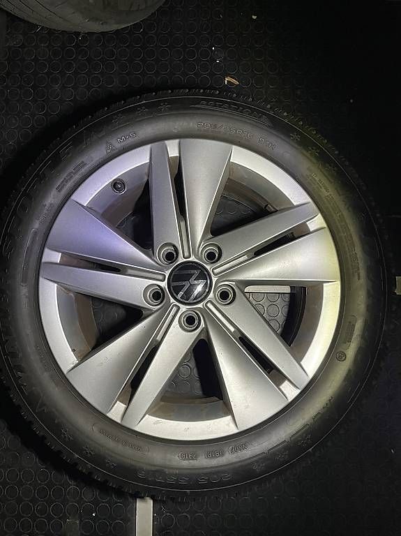 Pneumatici & Ruote complete: VW Golf 8 Original Winterkompletträder – Usato da Volketswil venduto da DZMO