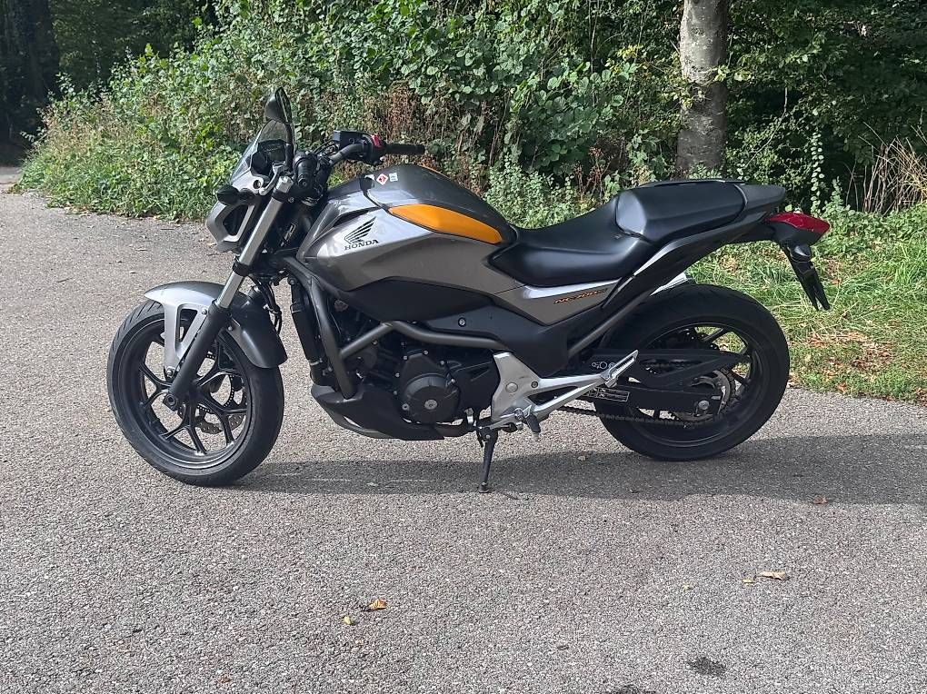 Strada: HONDA NC700 S 35KW  – Usato da Ependes FR venduto da RondTangentiel
