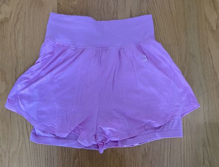 Gymshark Rosa Sportshorts mit integrierten Hosen, Grösse L,