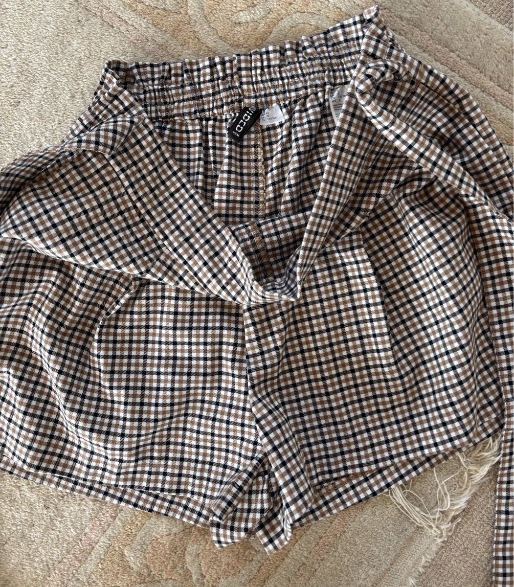 H&M Pantaloni: Shorts – Usato da Eggersriet venduto da car_w5cl 1
